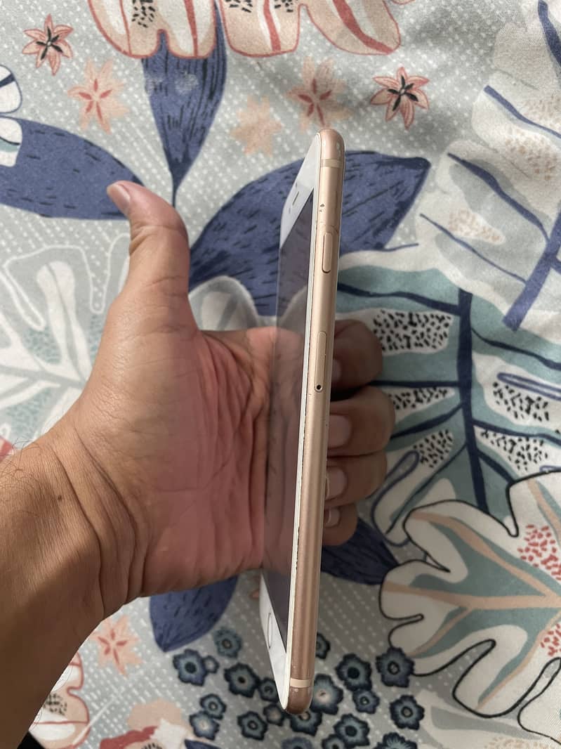 Apple iPhone 8 Plus 4