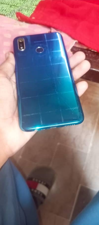 Realme 3. . . 4.64gb 5000mah battery