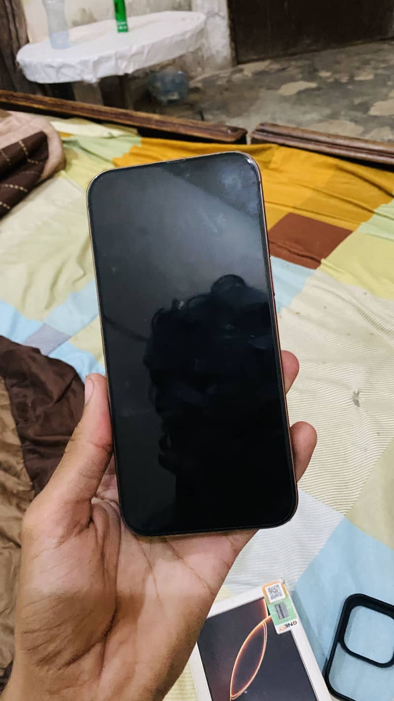 Apple iPhone 16 Pro Max 2