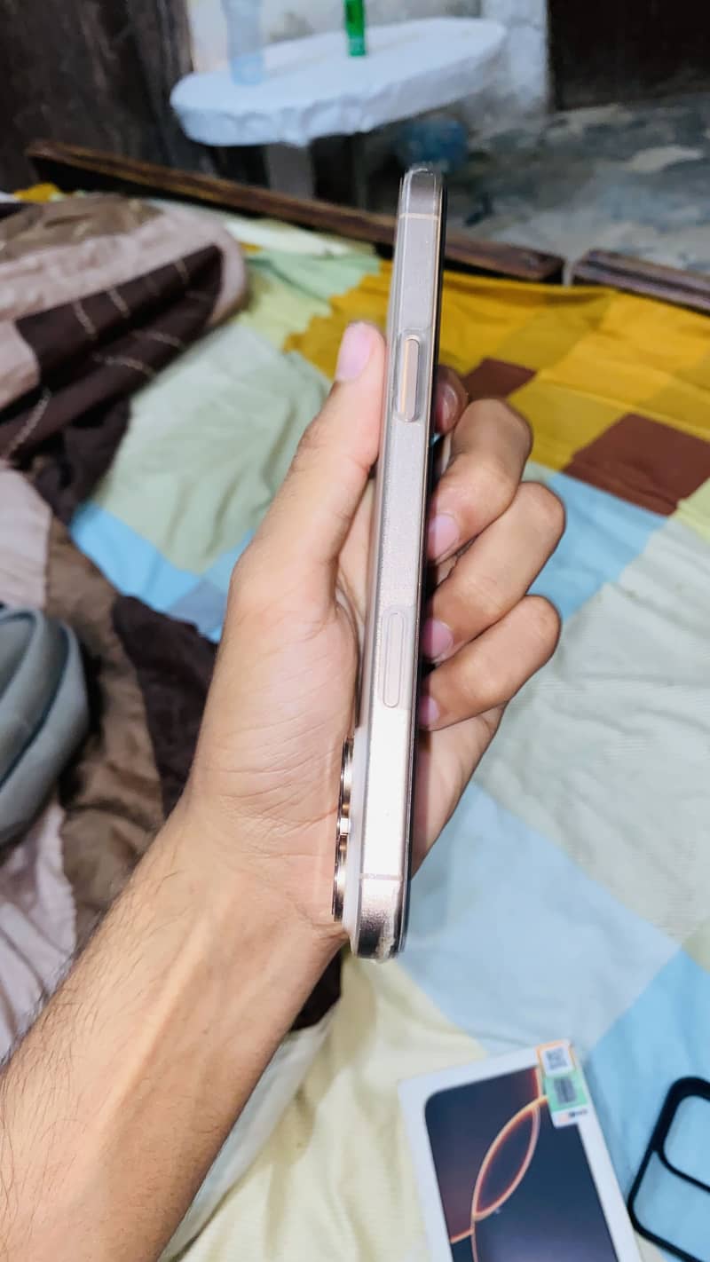 Apple iPhone 16 Pro Max 3