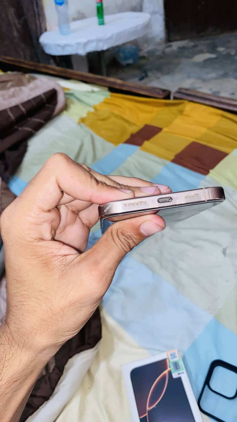 Apple iPhone 16 Pro Max 5