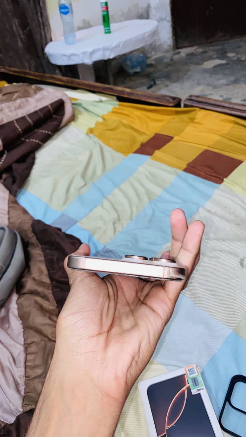 Apple iPhone 16 Pro Max 7