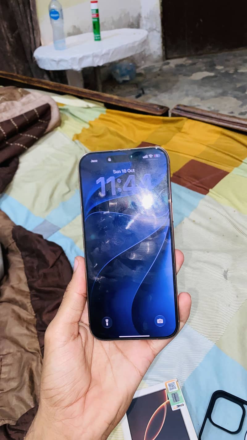 Apple iPhone 16 Pro Max 8