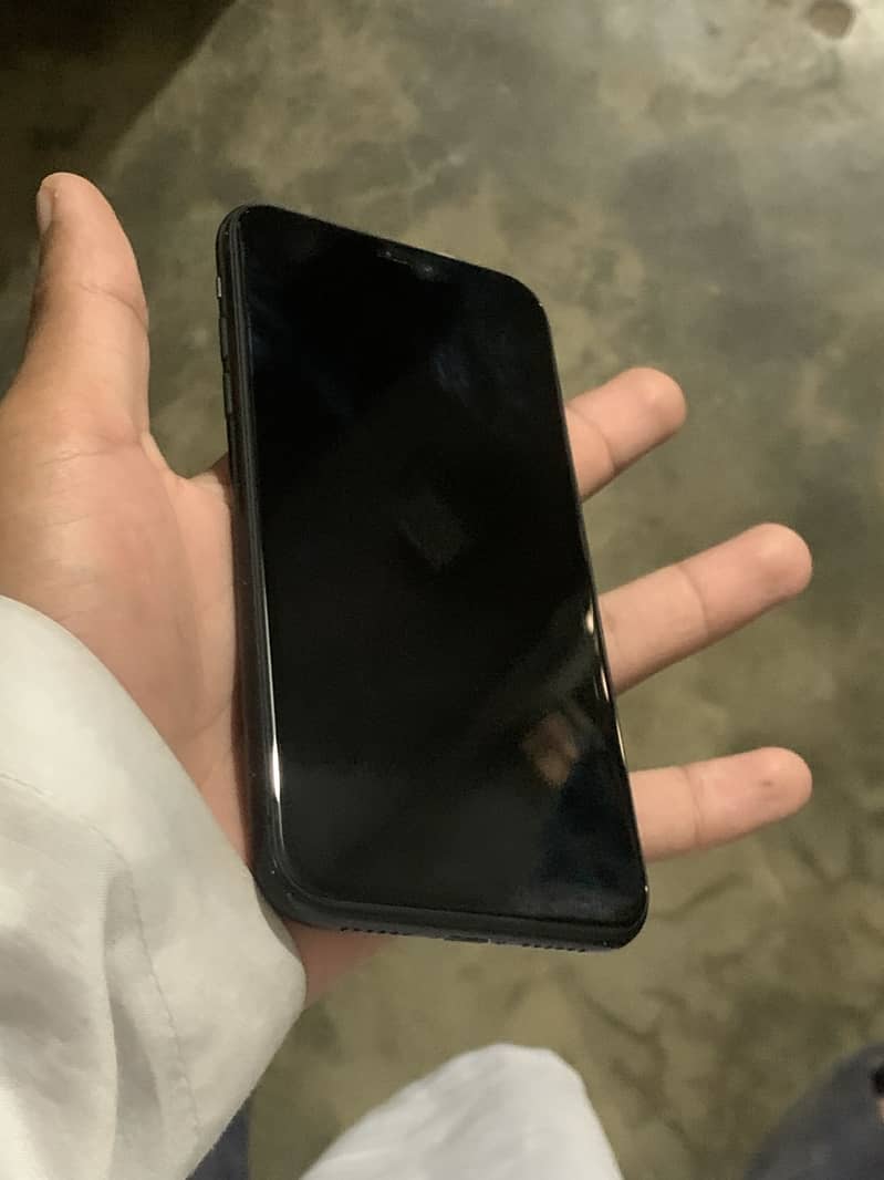 Apple iPhone XR 0