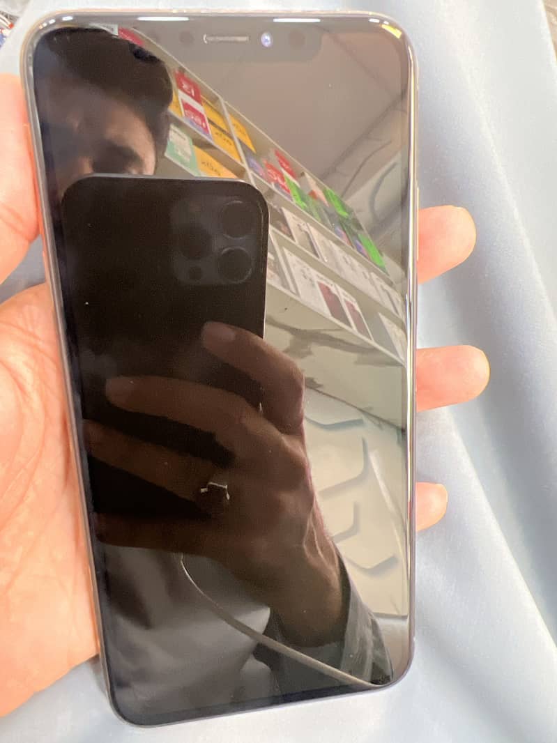 Apple iPhone XS Max 1