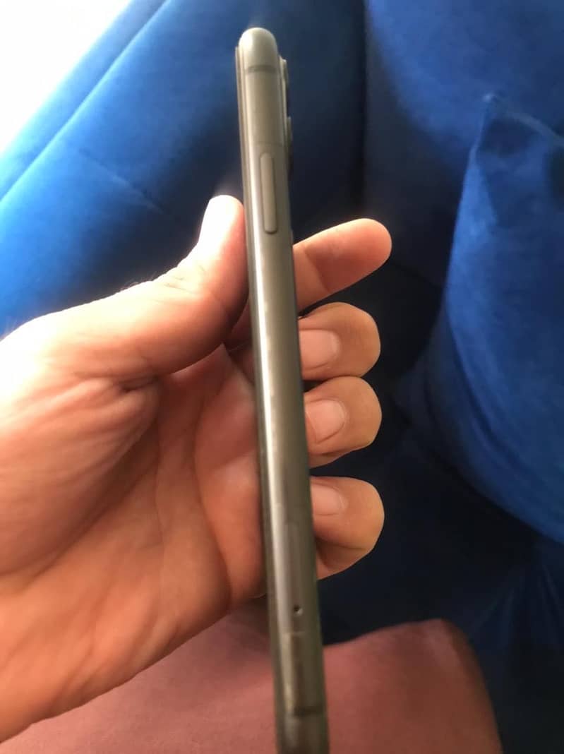 Apple iPhone 11 3