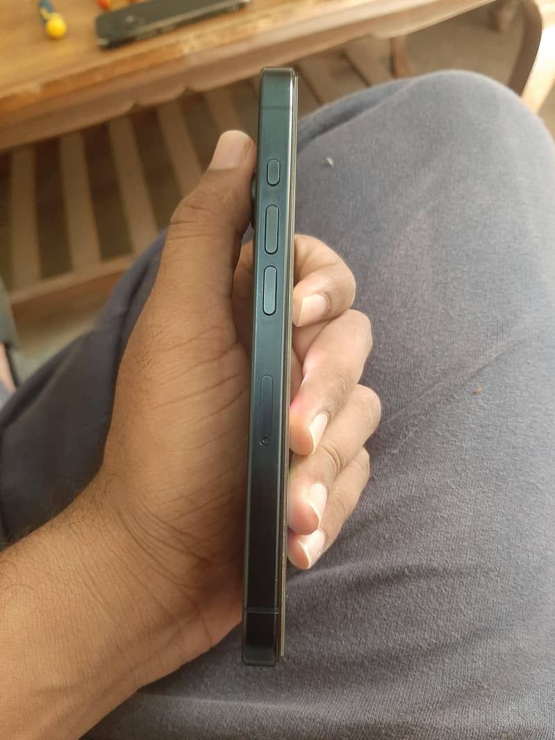 Apple iPhone 15 Pro 3