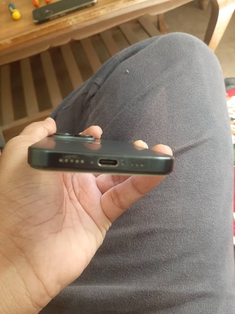 Apple iPhone 15 Pro 4