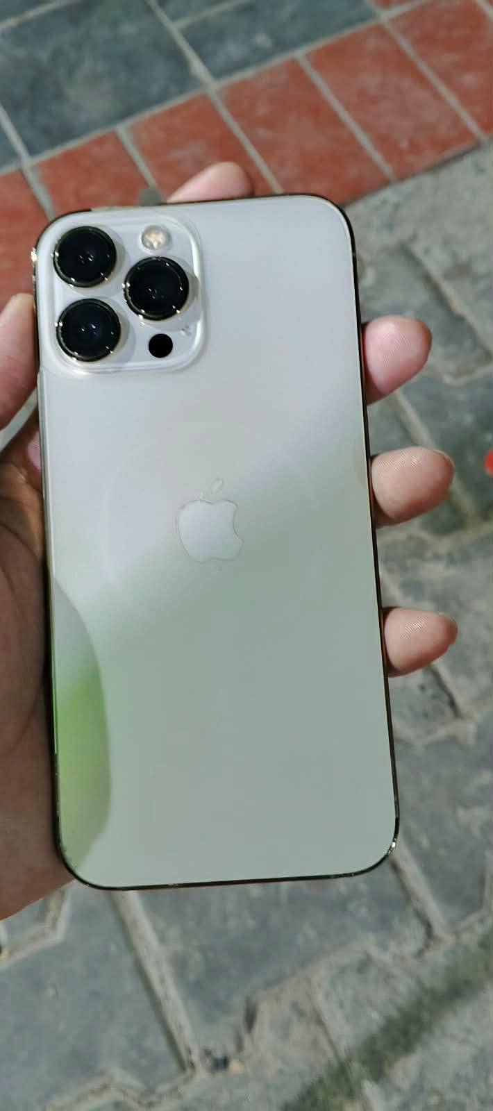 Apple iPhone 13 Pro Max 0