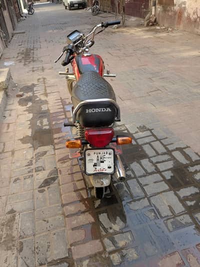 United 70 CC Bike
