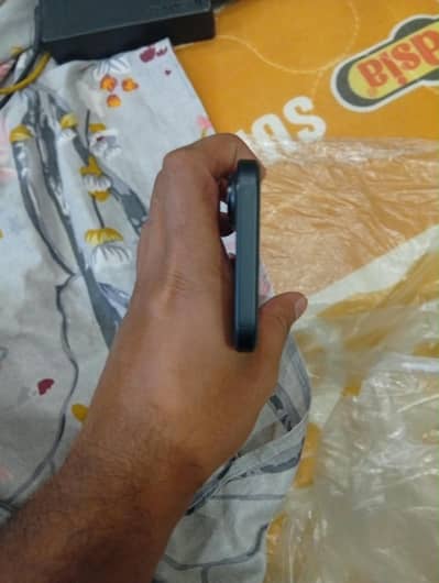 Apple iPhone 16