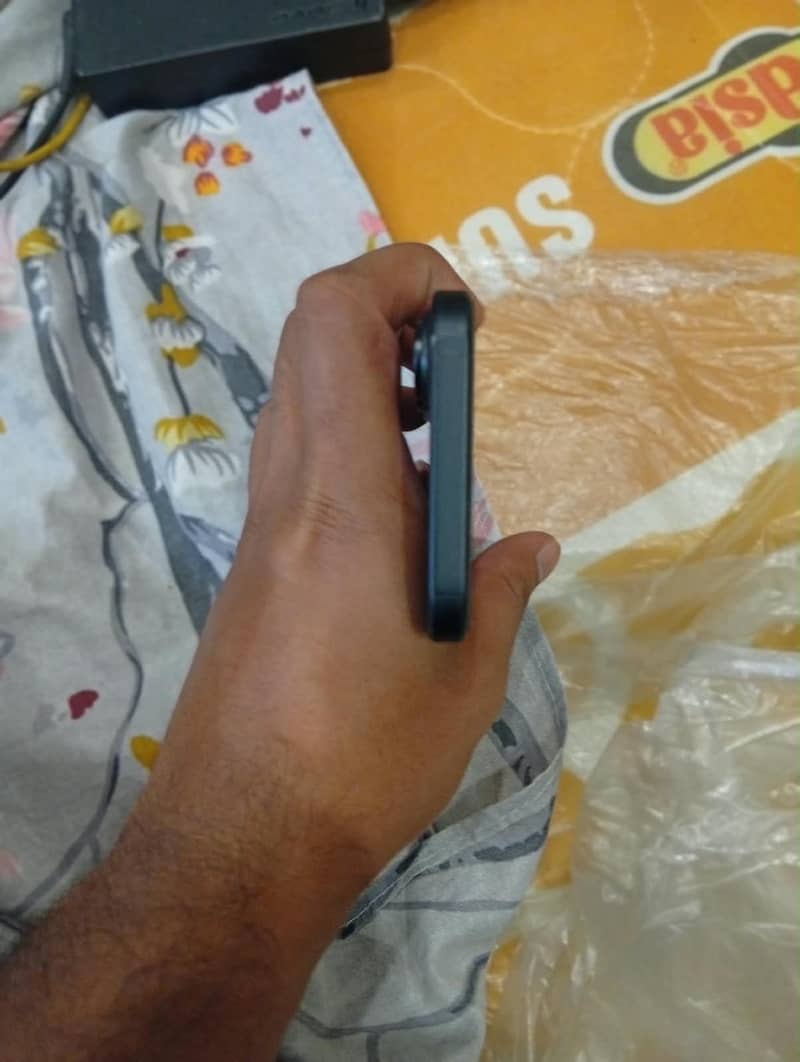 Apple iPhone 16 0