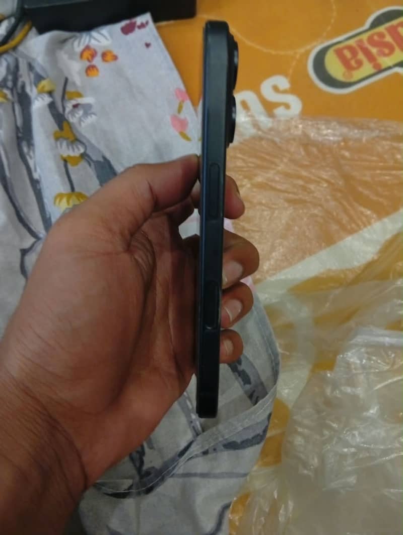Apple iPhone 16 5