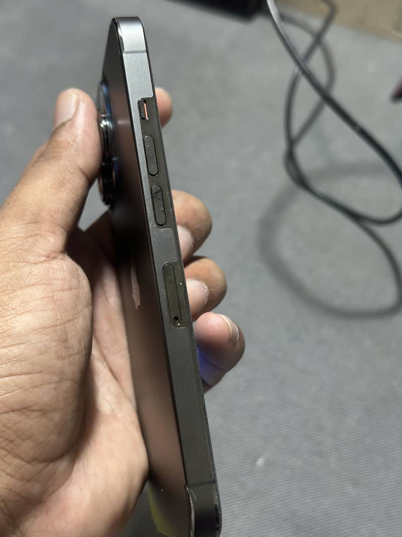 Apple iPhone 13 Pro 2