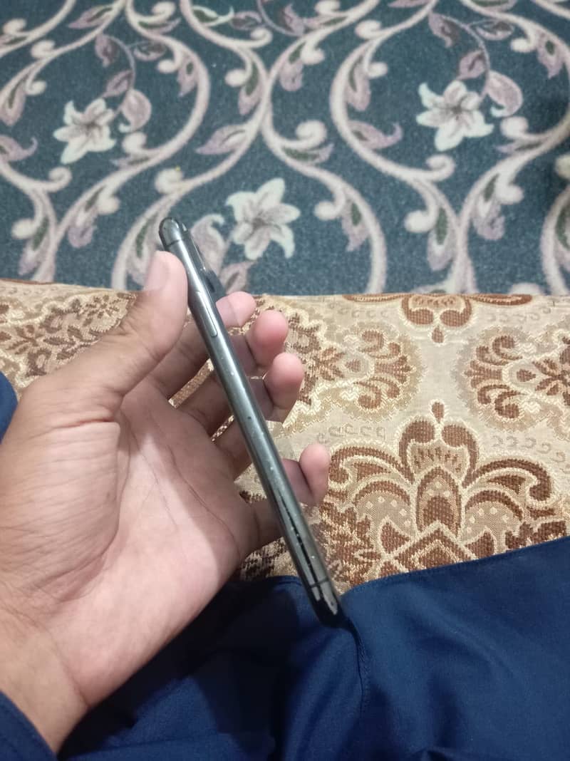 Apple iPhone X 3