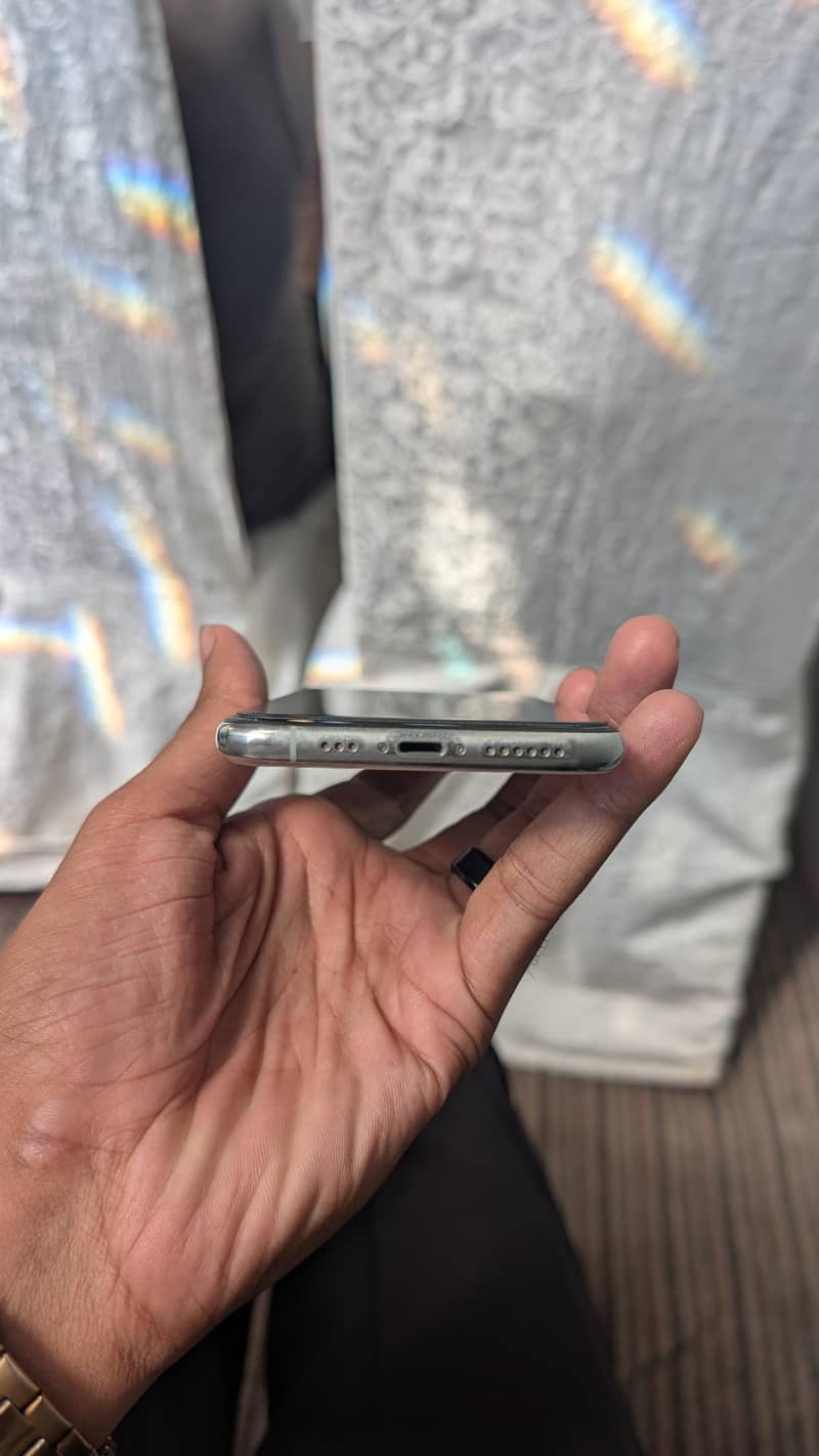 Apple iPhone 11 Pro 2