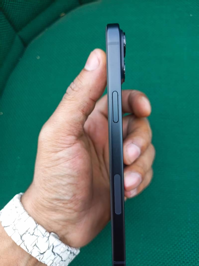 Apple iPhone 15 plus 2