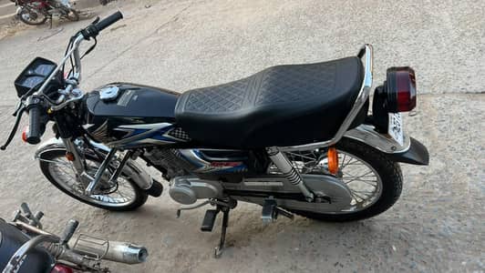 Balck 125 (2025 model ) New condition Good Engine And use safe hand