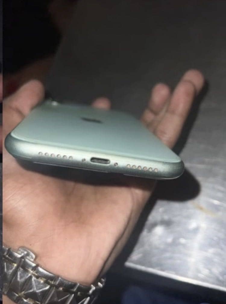 Apple iPhone 11 3