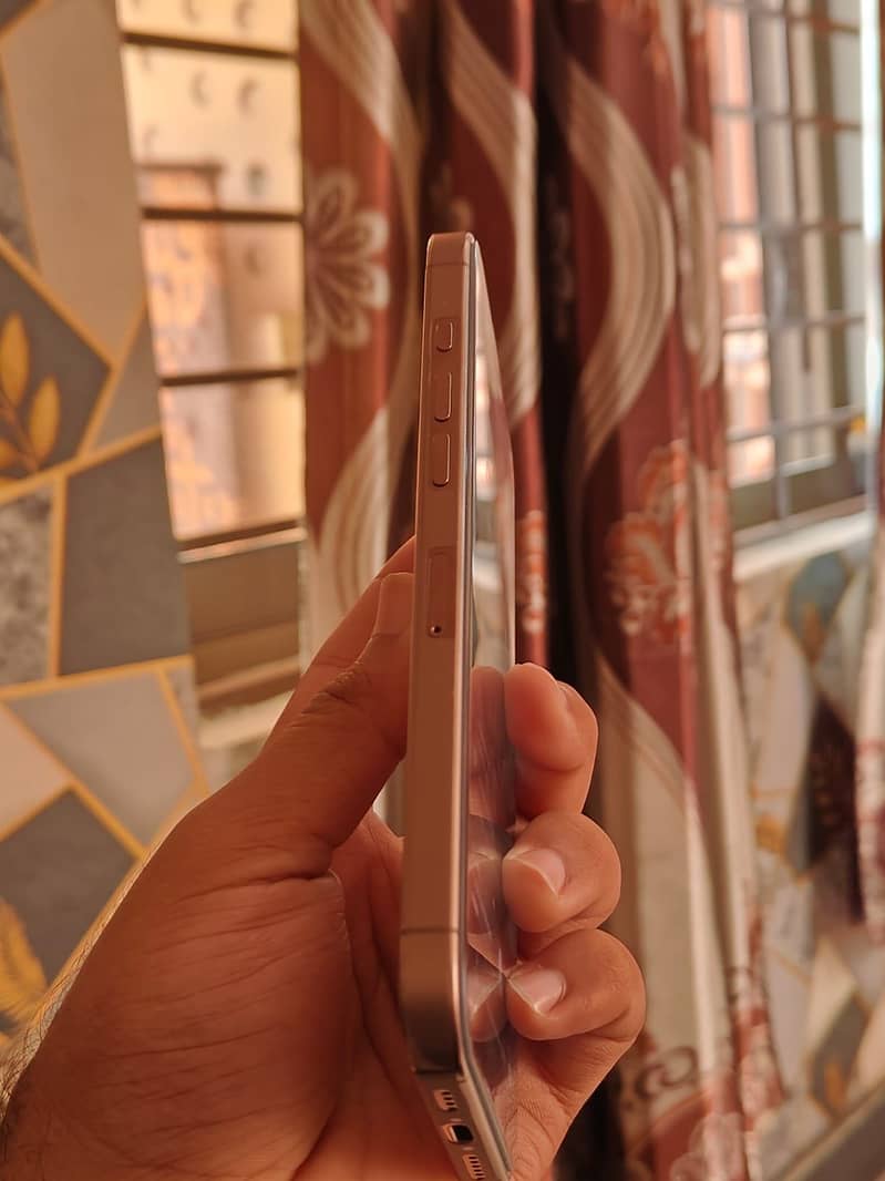 Apple iPhone 16 Pro Max 4