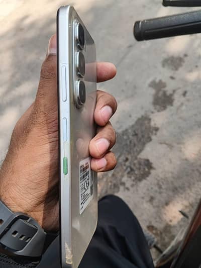 Infinix hot 60i new condition in 8 month warranty