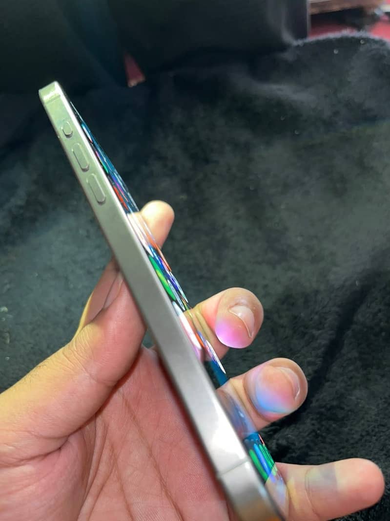 Apple iPhone 15 Pro Max 4