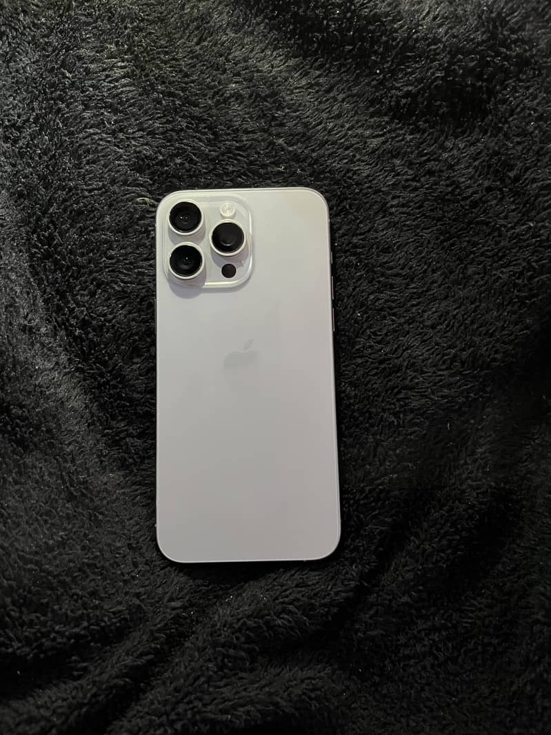 Apple iPhone 15 Pro Max 9