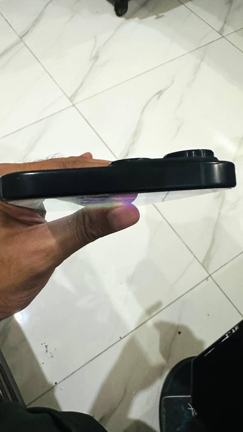 Apple iPhone 16 Pro Max 5