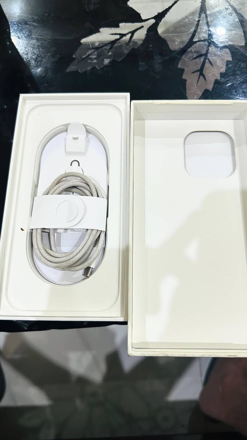 Apple iPhone 16 Pro Max 6