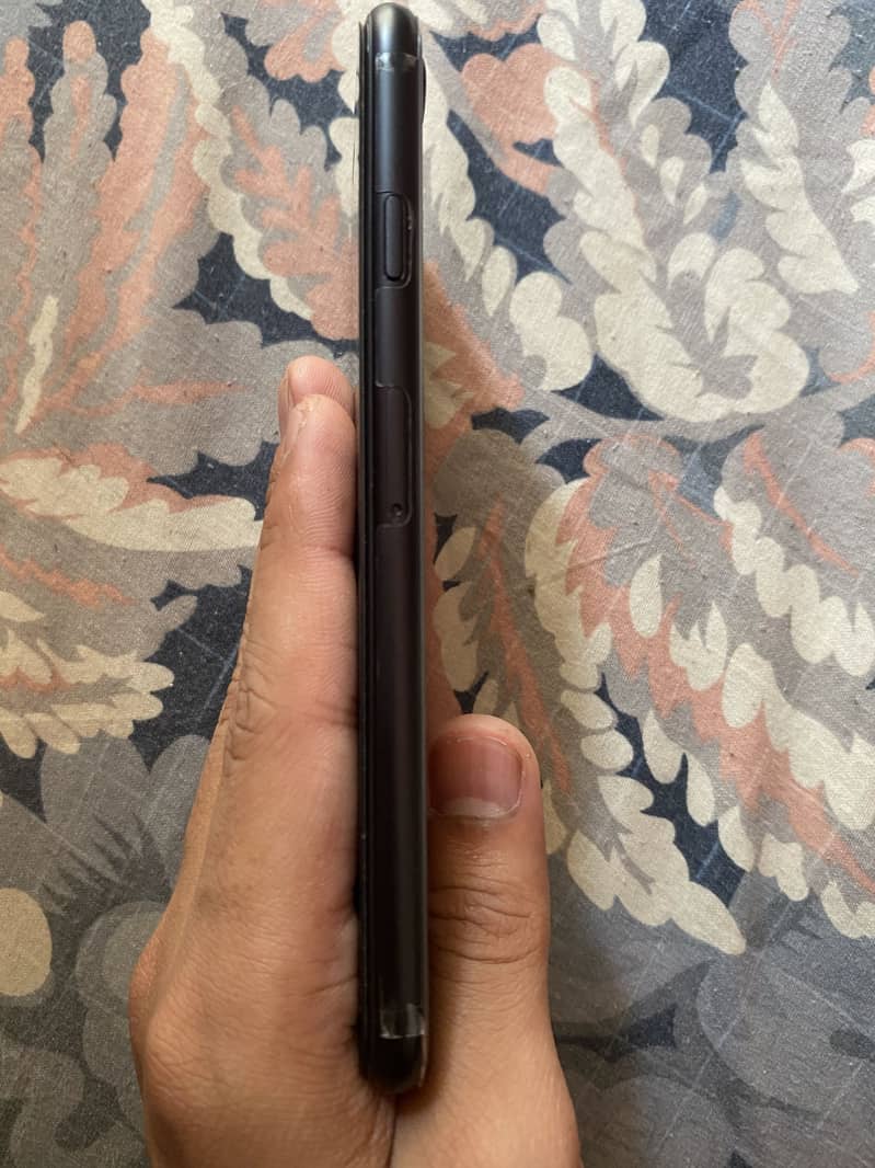 Iphone se 2 price is final 4
