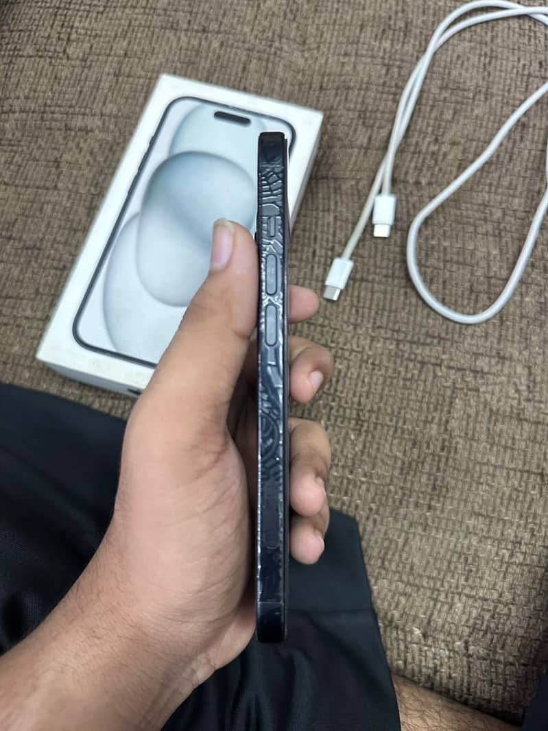 Apple iPhone 15 4