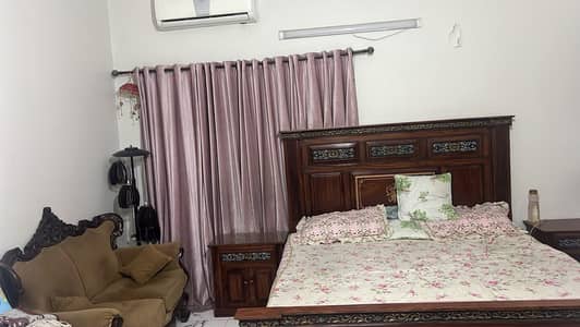 Seperate Entrance Upper Portion of 3 Bed lounge avaiable for rent in ideal location.