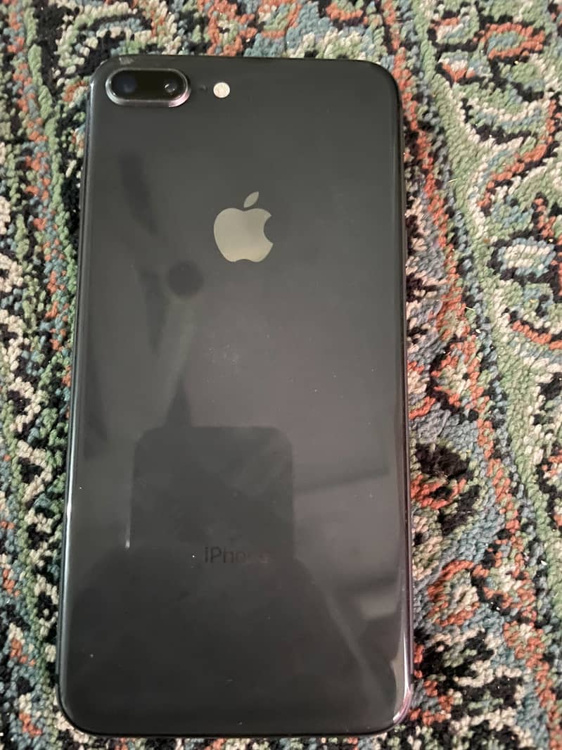 Apple iPhone 8 Plus 1