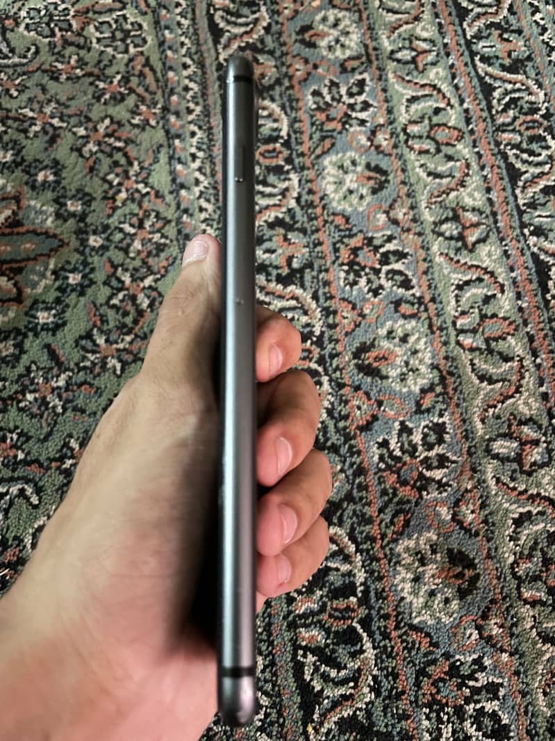 Apple iPhone 8 Plus 3
