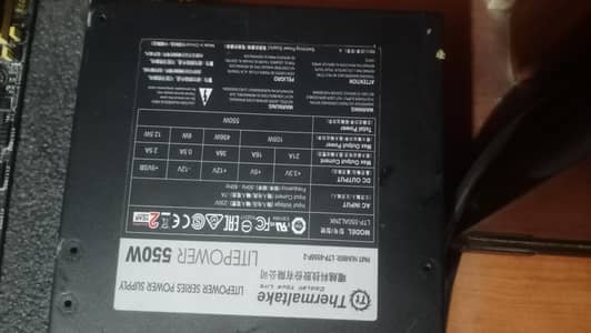 Thermaltake 550Watts 38A + AMD Radeon HD 6850 1GB 256Bits DDR5