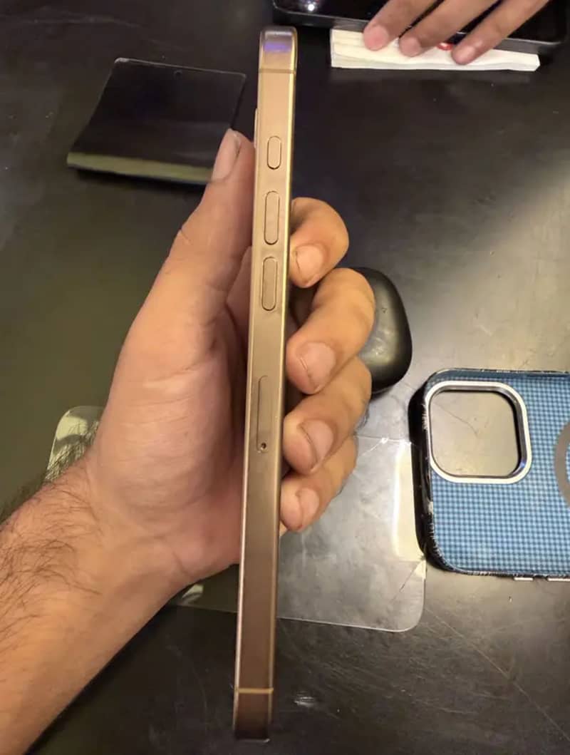 Apple iPhone 16 Pro Max JV 2