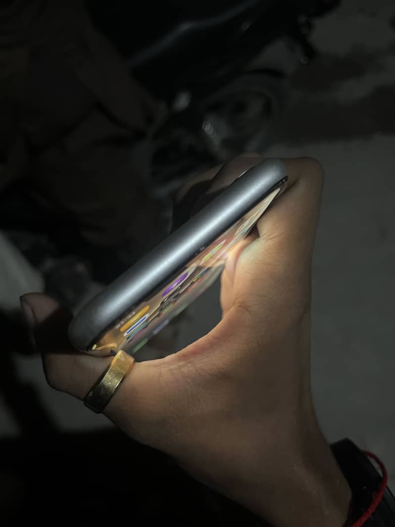 Apple iPhone 11 3