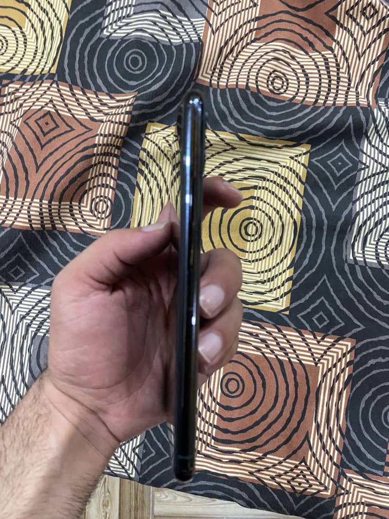 Apple iPhone 11 Pro Max 1