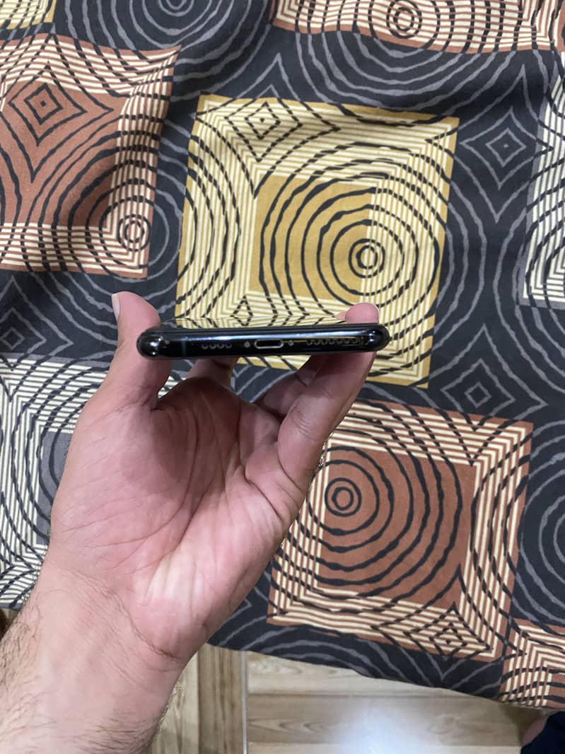 Apple iPhone 11 Pro Max 2