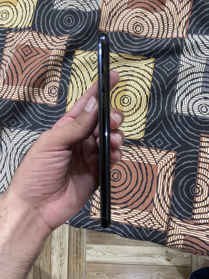 Apple iPhone 11 Pro Max 3