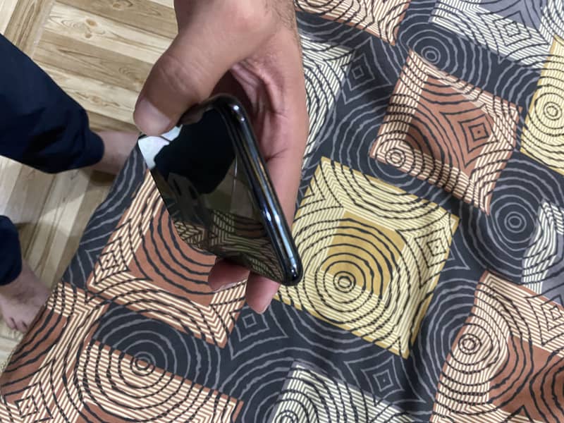 Apple iPhone 11 Pro Max 4