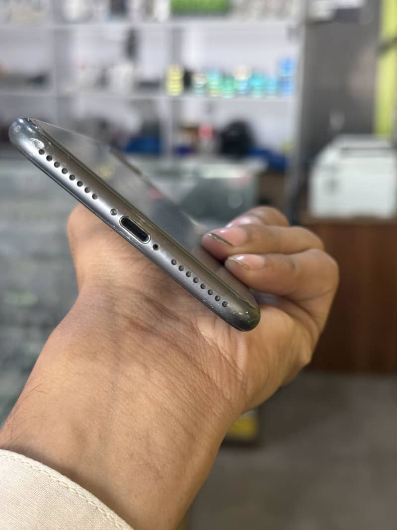 Apple iPhone 7 Plus 1