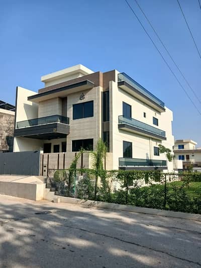 G 13 Islamabad 35x70 CORNER Extra Land House 10 Marla Brand New Designer House Huge Extra Land And Huge Parking For 8 Cars