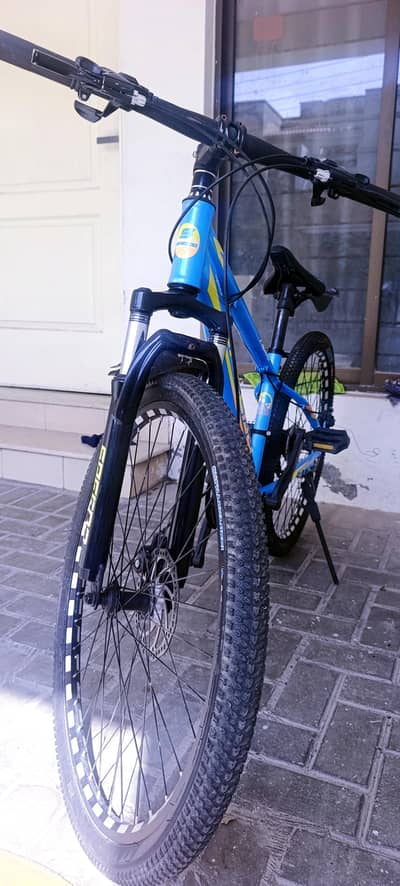Gearing bicycle in good condition, minor used for sale.