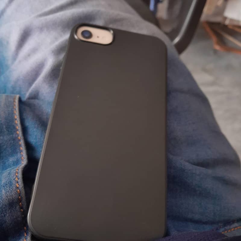 Apple iPhone 8 1