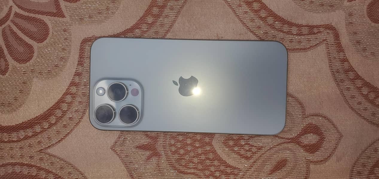 Apple iPhone 15 Pro Max 0