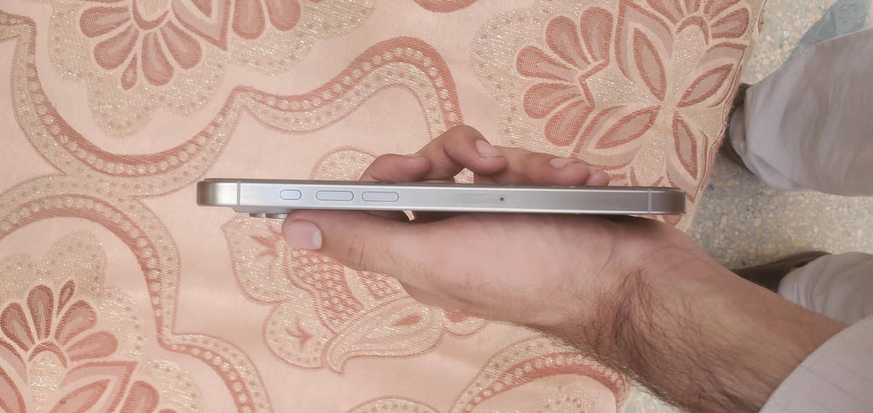 Apple iPhone 15 Pro Max 2