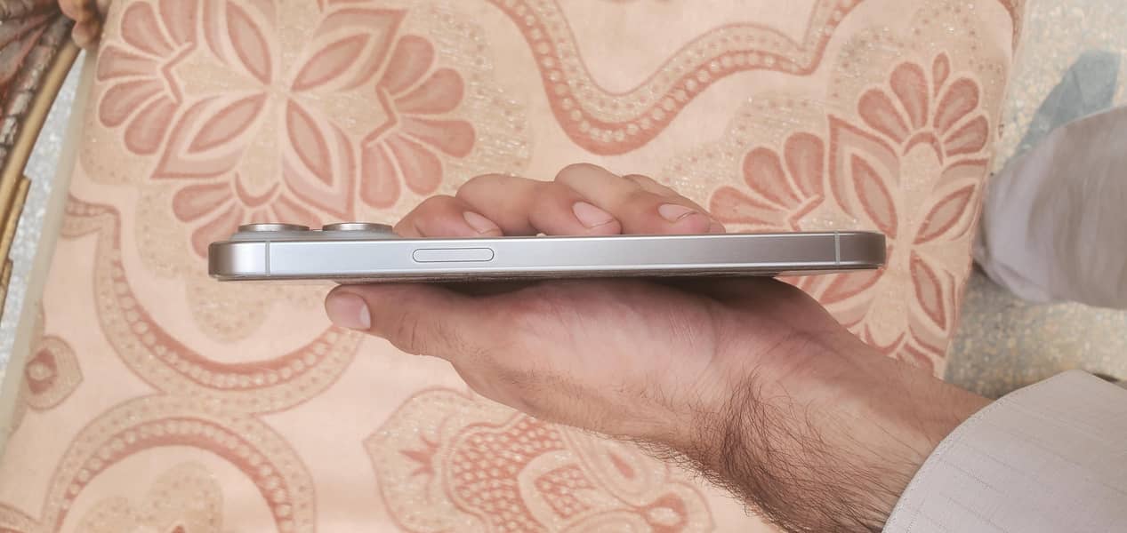 Apple iPhone 15 Pro Max 3