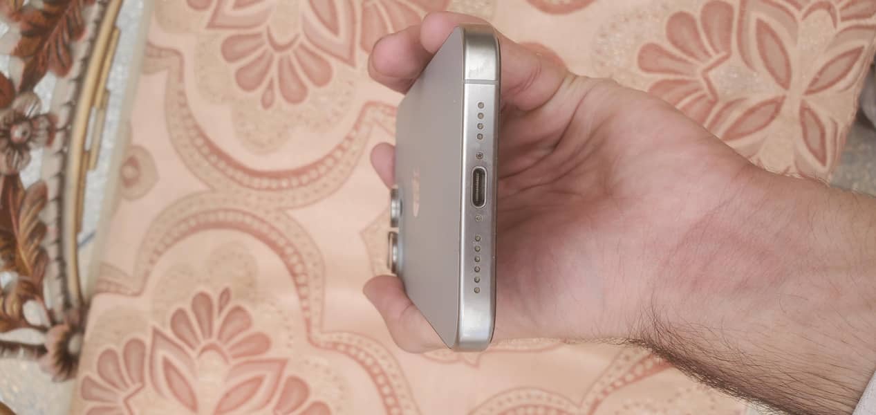 Apple iPhone 15 Pro Max 5