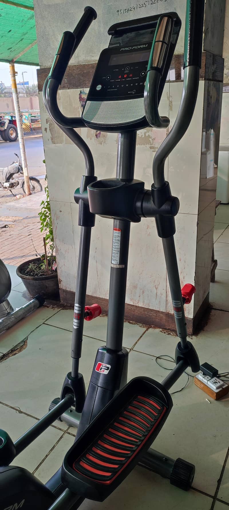 Elliptical cross trainer 4